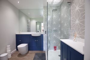 Ensuite- click for photo gallery